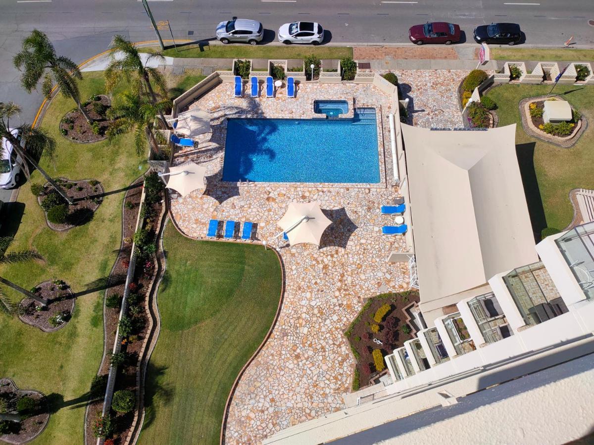 Southern Cross Beachfront Holiday Apartments Голд-Кост Экстерьер фото